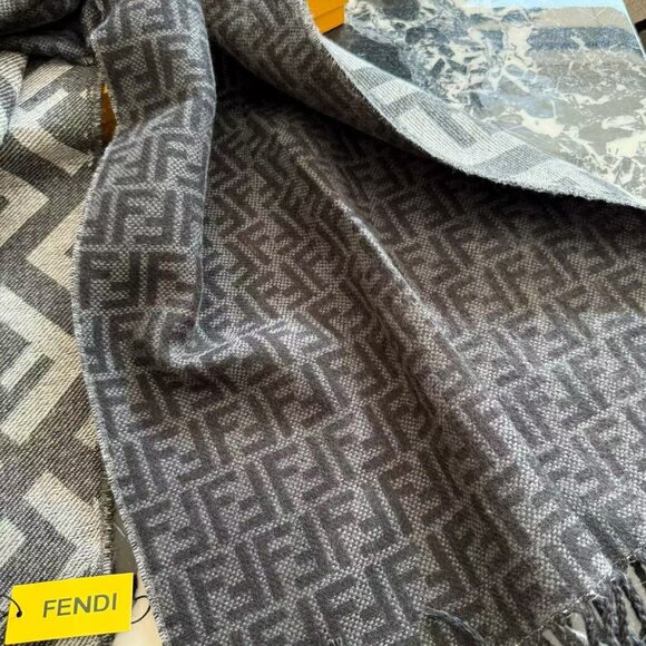 Fendi Gray Men's Scarf - Picture 4 of 4